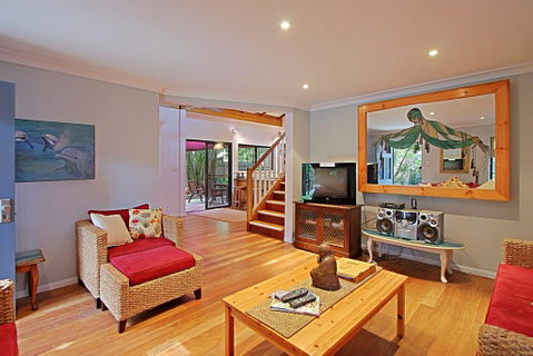 2 Manfred Street, Belongil Beach - Susie's Beach House - Hervey Bay Accommodation 1