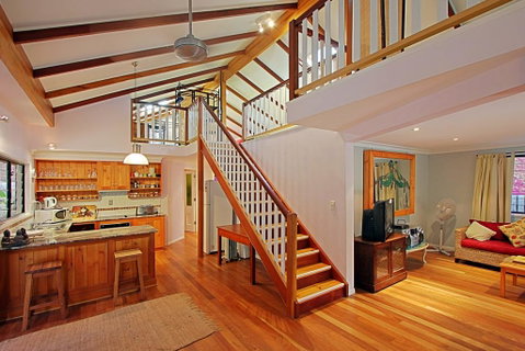 2 Manfred Street, Belongil Beach - Susie's Beach House - Hervey Bay Accommodation 0