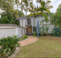 2 Satinwood Drive - Rainbow Shores Executive Level Beach House Pool Walk to Beach - Hervey Bay Accommodation
