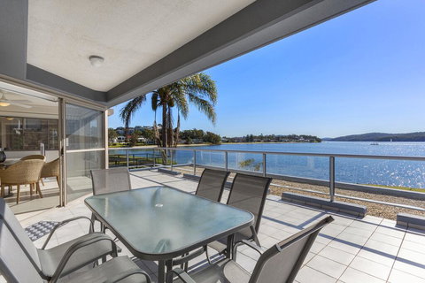 2 The Shores Soldiers Point - Waterfront - Uninterrupted Water Views INCLUDING ALL LINEN & TOWELS, Free Wi-Fi - Tourism Hervey Bay 0