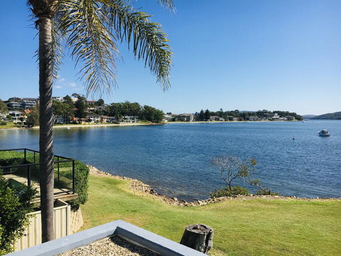 2 The Shores Soldiers Point - Waterfront - Uninterrupted Water Views INCLUDING ALL LINEN & TOWELS, Free Wi-Fi - Tourism Hervey Bay 2