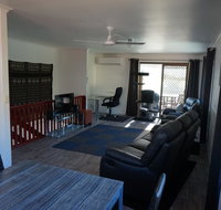 2-29 Rumbalara Avenue - Rainbow Beach Bring your dog or your cat or bring both Free Wi-Fi - Hervey Bay Accommodation