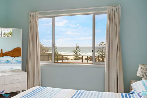 22 Dulling Street - Beach House - Hervey Bay Accommodation 1