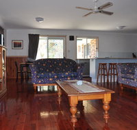 23 Carlo Road - Lowset family home within walking distance to the shopping centre. Pet friendly - Hervey Bay Accommodation