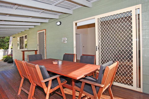 24 Sundew Street, Mudjimba - 500 Bond - Pet Friendly, Linen Supplied, WIFI, Air Cond. - Hervey Bay Accommodation 3