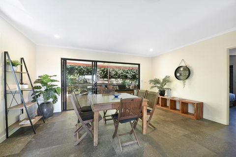 250 David Low Way, Peregian Beach - Hervey Bay Accommodation 3