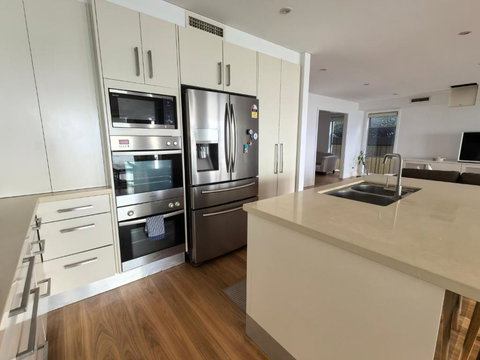 Beachfront Bliss 4BR Villa Direct Beach Access - Tourism Hervey Bay 3