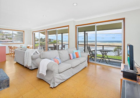 Beachfront Gerroa - Hervey Bay Accommodation 4