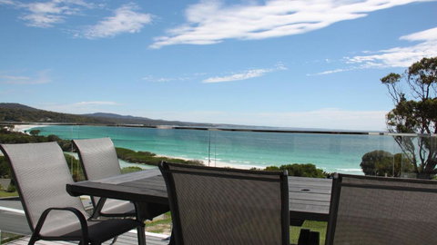 BEACHHOUSE BINALONG Luxury Waterfront Holiday House At Bay Of Fires - Hervey Bay Accommodation 1