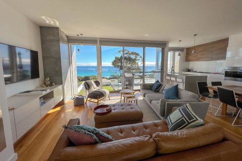 BEACHHOUSE BINALONG Luxury Waterfront Holiday House At Bay Of Fires - Hervey Bay Accommodation 0