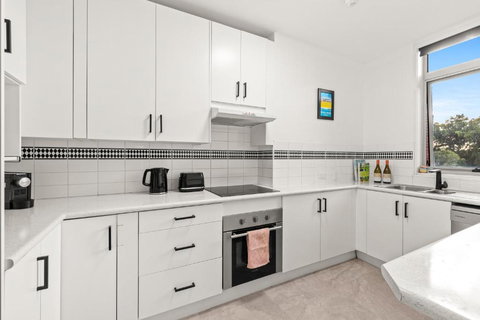 BELLEVUE HILL Close To Bondi - 2 Bathrooms & Pool - Hervey Bay Accommodation 2