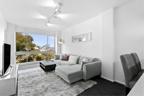 BEN73 - Harbour View 1 Bedroom Apartment - Hervey Bay Accommodation 0