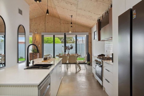 Birdwood Modern Rustic - Hervey Bay Accommodation 0