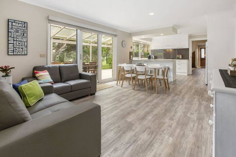 BLAIRGOWRIE HILLTOP...perfect Price & Location. - Hervey Bay Accommodation 0