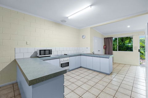 Cable Beachside Villas - Tourism Hervey Bay 3