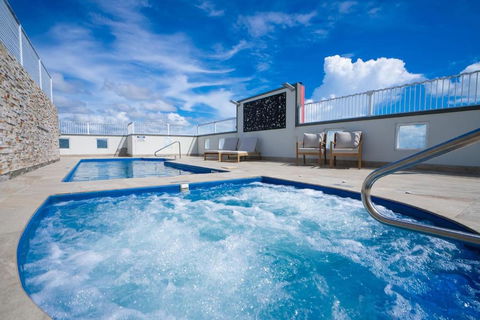 Cairns City Escape - Elevated Modern Haven With Pool - Hervey Bay Accommodation 4