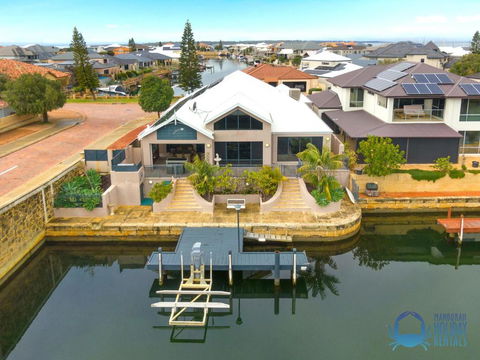 Canal Escape In Wannanup - Tourism Hervey Bay 0