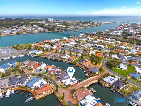 Canal Escape In Wannanup - Tourism Hervey Bay 2