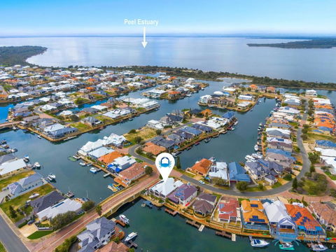 Canal Escape In Wannanup - Tourism Hervey Bay 3