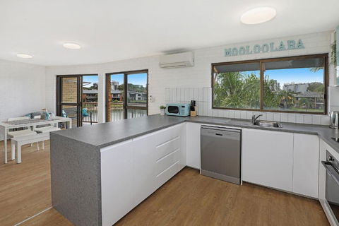 CANAL7-ON THE MOOLOOLABA CANAL! - Hervey Bay Accommodation 1