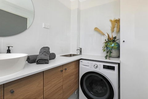 CANAL7-ON THE MOOLOOLABA CANAL! - Hervey Bay Accommodation 4