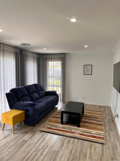 Canberra 3 Bedroom Home To Remember - Hervey Bay Accommodation 3