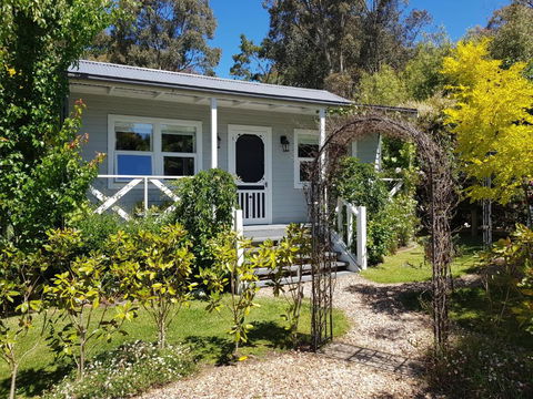 Candlebark Cottage - Tourism Hervey Bay 0
