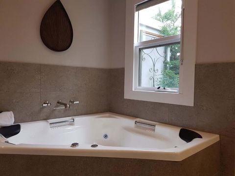 Candlebark Cottage - Tourism Hervey Bay 2