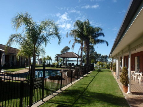 CAPRICORN MOTOR Inn - Hervey Bay Accommodation 0