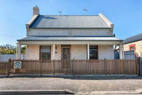 Captains Quarters Goolwa - Tourism Hervey Bay 0