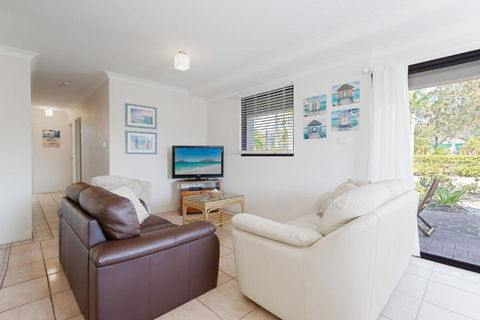 Carindale, 13 19 Dowling Street - Ground Floor Unit With Complex Pool And Tennis Court - Tourism Hervey Bay 2