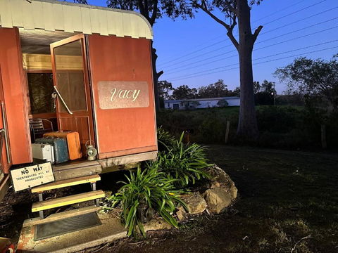 Carriageway Retreat - Unique Red Rattler Carriages And Units - Tourism Hervey Bay 2
