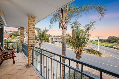 Casa Del Frankie. Maslin Beach - Tourism Hervey Bay 0
