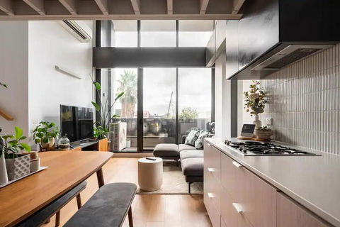 Centrally Located Modern Loft W Free Parking, Infinity Pool, Workspace - Tourism Hervey Bay 4
