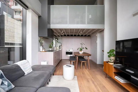 Centrally Located Modern Loft W Free Parking, Infinity Pool, Workspace - Tourism Hervey Bay 3