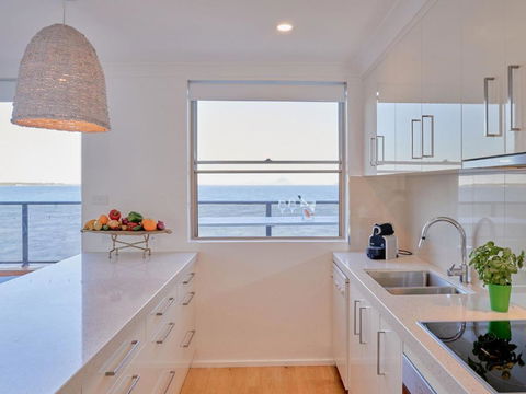 Casuarinas 5 Superb Waterfront Unit - Tourism Hervey Bay 2