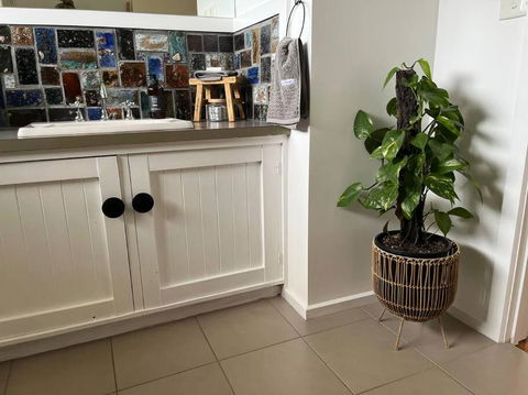 Casa Rossi - Coastal Gem Only 300 Metres From The Beautiful Red Rocks Beach - Cowes, Phillip Island - Tourism Hervey Bay 4