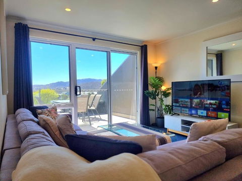 Cascades 15 - Lake Views L Spa Bath L Split Level L Central Location L Wi-Fi L 2BR - Tourism Hervey Bay 1