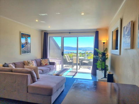 Cascades 15 - Lake Views L Spa Bath L Split Level L Central Location L Wi-Fi L 2BR - Tourism Hervey Bay 2