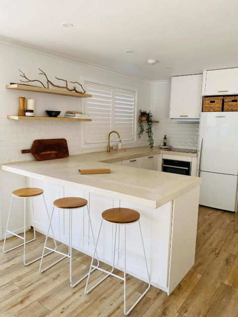 Castaway, Cowes Beach House - Tourism Hervey Bay 1