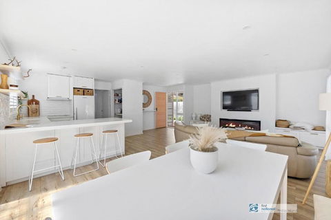 Castaway, Cowes Beach House - Tourism Hervey Bay 3