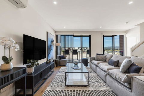 Castaway Villa - Water Views Luxury On The Marina - Tourism Hervey Bay 1
