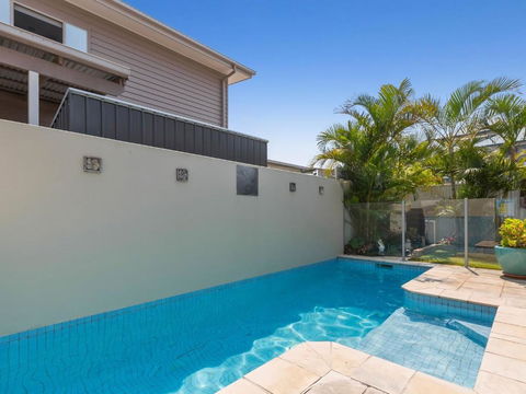 Casuarina Dreaming Townhouse With Pool - Tourism Hervey Bay 2