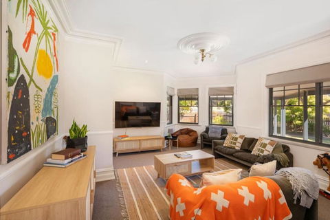 Cavalo - Explore Wine Country From This Art-filled Family Stay - Tourism Hervey Bay 1