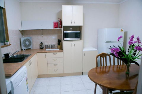 Cave Place Units - Tourism Hervey Bay 2