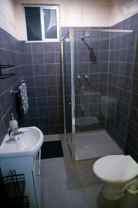 Cave Place Units - Tourism Hervey Bay 3