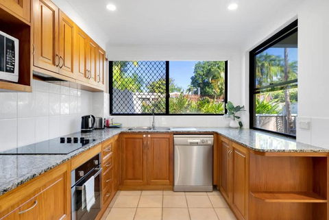 Cedar Family Home Retreat - Tourism Hervey Bay 3