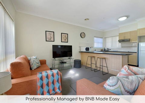 Central 2 Bed, 2 Bath Villa - Walk To Town - Tourism Hervey Bay 0