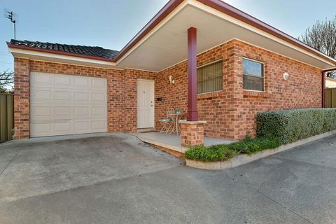 Central 2 Bed, 2 Bath Villa - Walk To Town - Tourism Hervey Bay 1