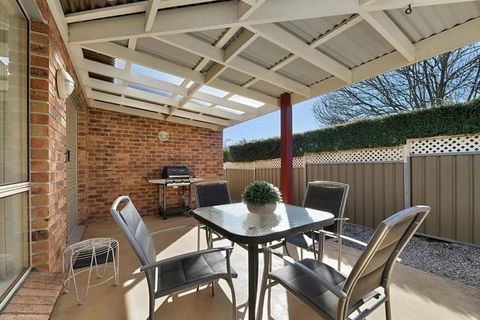 Central 2 Bed, 2 Bath Villa - Walk To Town - Tourism Hervey Bay 2